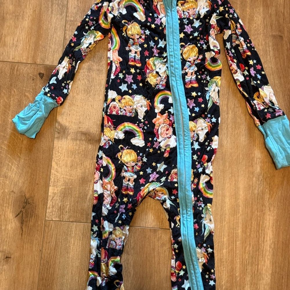 3BB Bamboo Zippy – Size 6–12 Months – Rainbow Brite Print